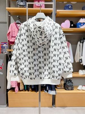 全球視野下的服裝市場 實拍圖庫如何賦能服裝零售與批發(fā)